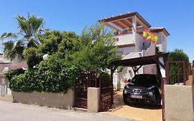 Casa tranquila en la Marina urbanización